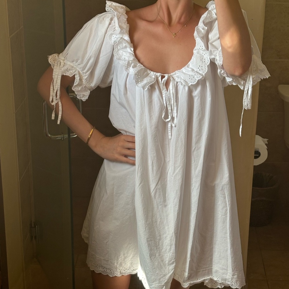 Doen White Mini Dress with Ruffled Neckline